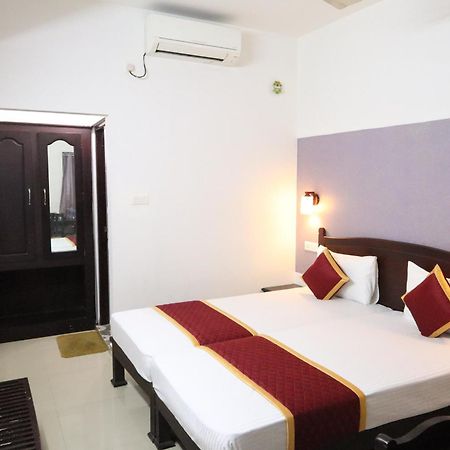 Shanthi Residency Pathanāmthitta Esterno foto