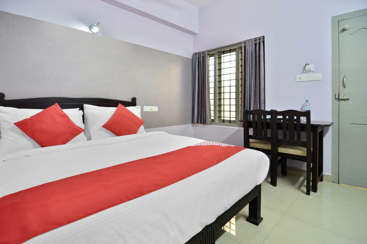 Shanthi Residency Pathanāmthitta Esterno foto