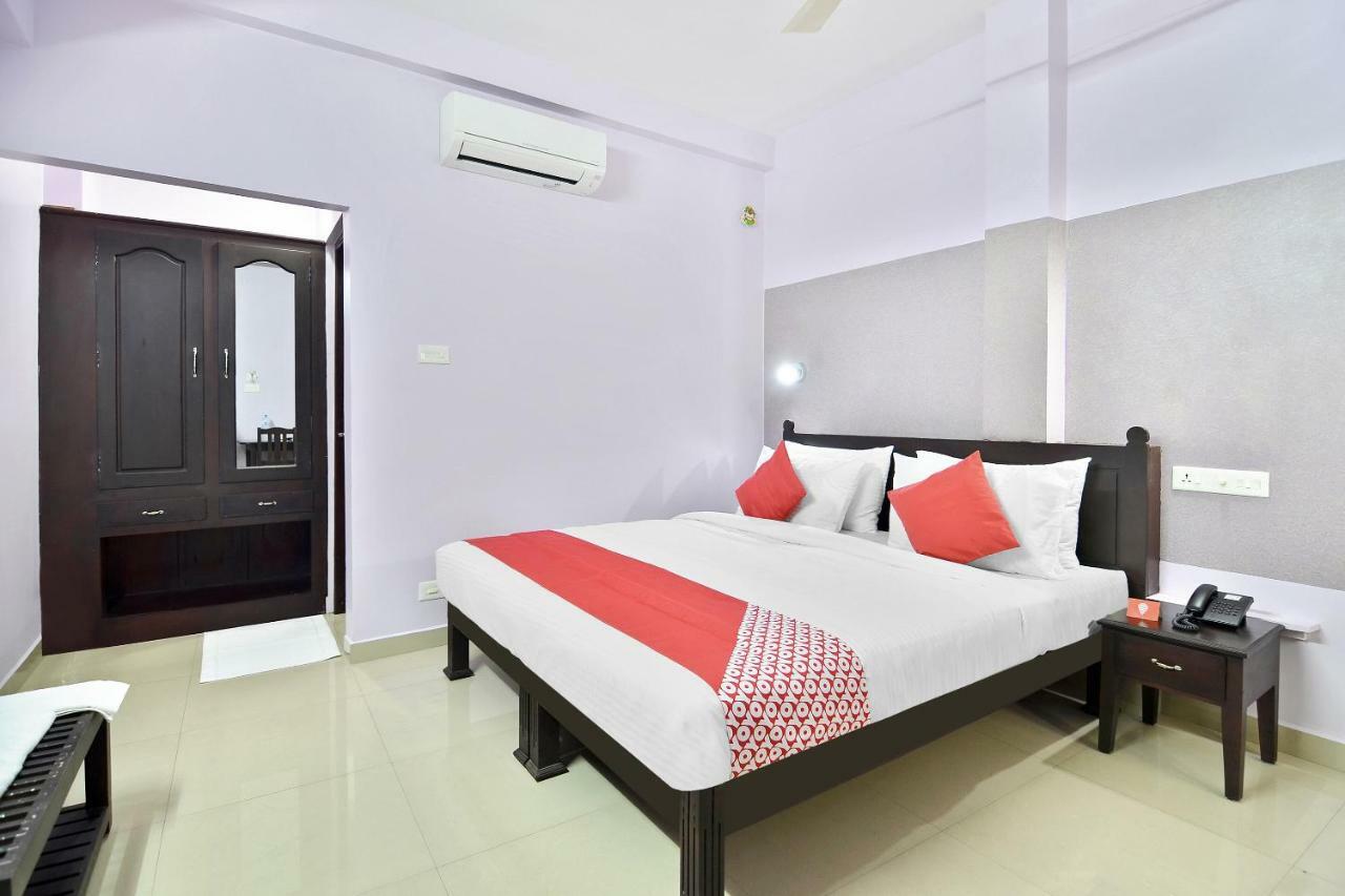 Shanthi Residency Pathanāmthitta Esterno foto