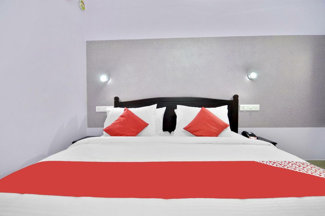 Shanthi Residency Pathanāmthitta Esterno foto