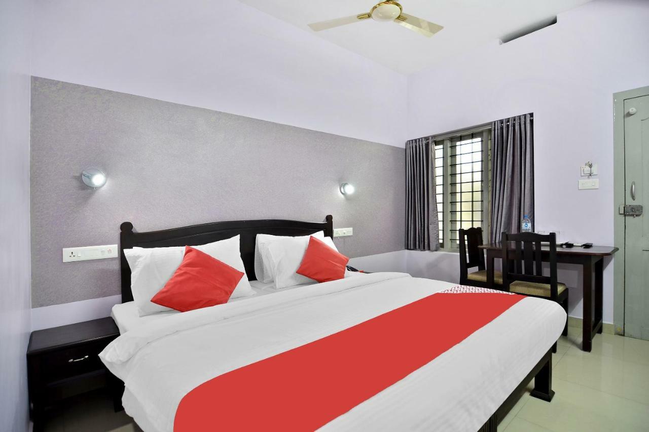 Shanthi Residency Pathanāmthitta Esterno foto